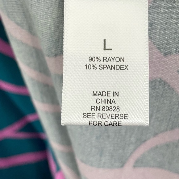 𝅺New Logo by Lori Goldstein Rayon 230 Scribble Print V-Neck Top New NWOT - Picture 9 of 12